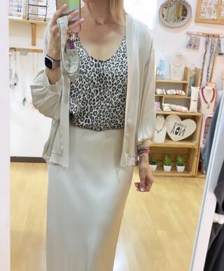 Falda satinada beige Falda satinada beige